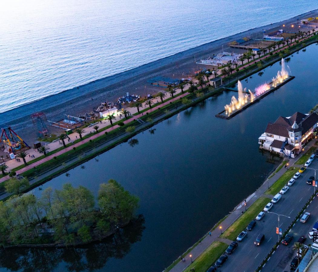 Seaside Resort In New Orbi Twins Batumi Esterno foto